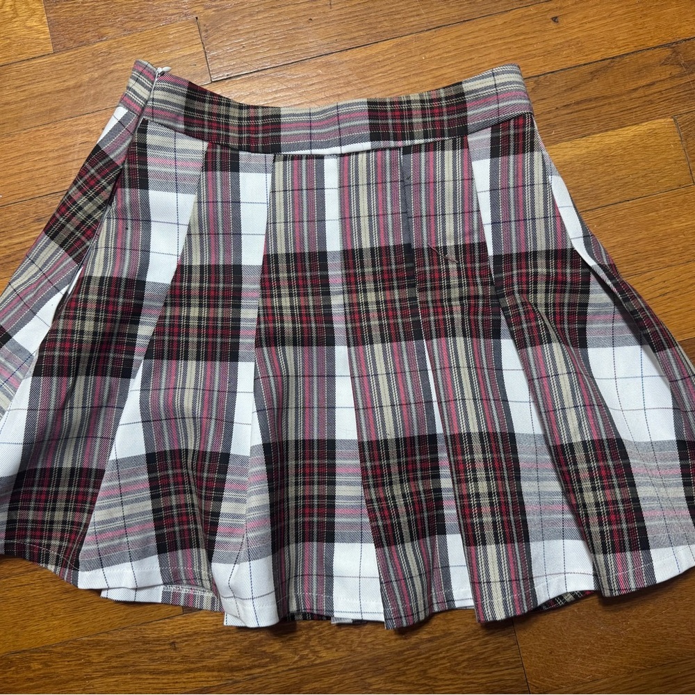 Vestique Red and White Mini Skater Skirt